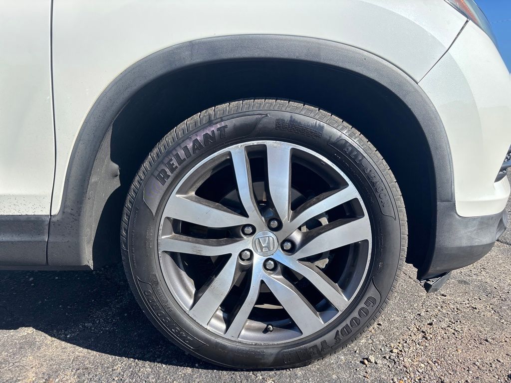 2016 Honda Pilot Elite photo 3