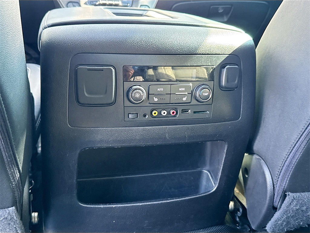 2016 Chevrolet Tahoe LT photo 17