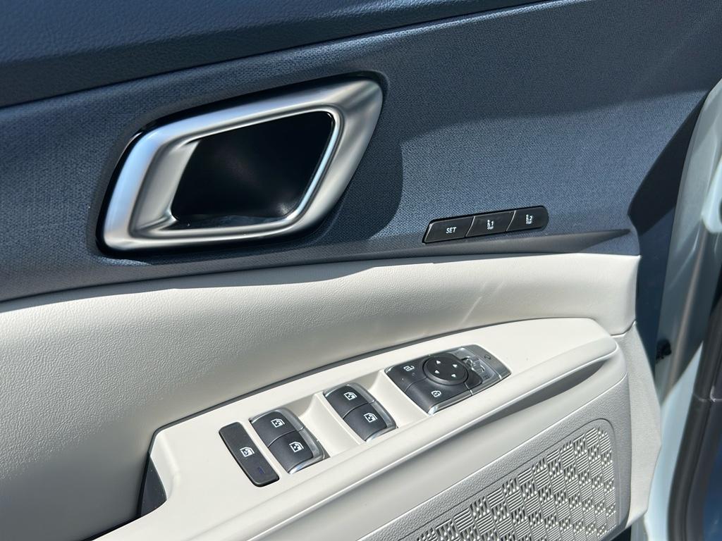 2026 Kia Carnival EX photo 16
