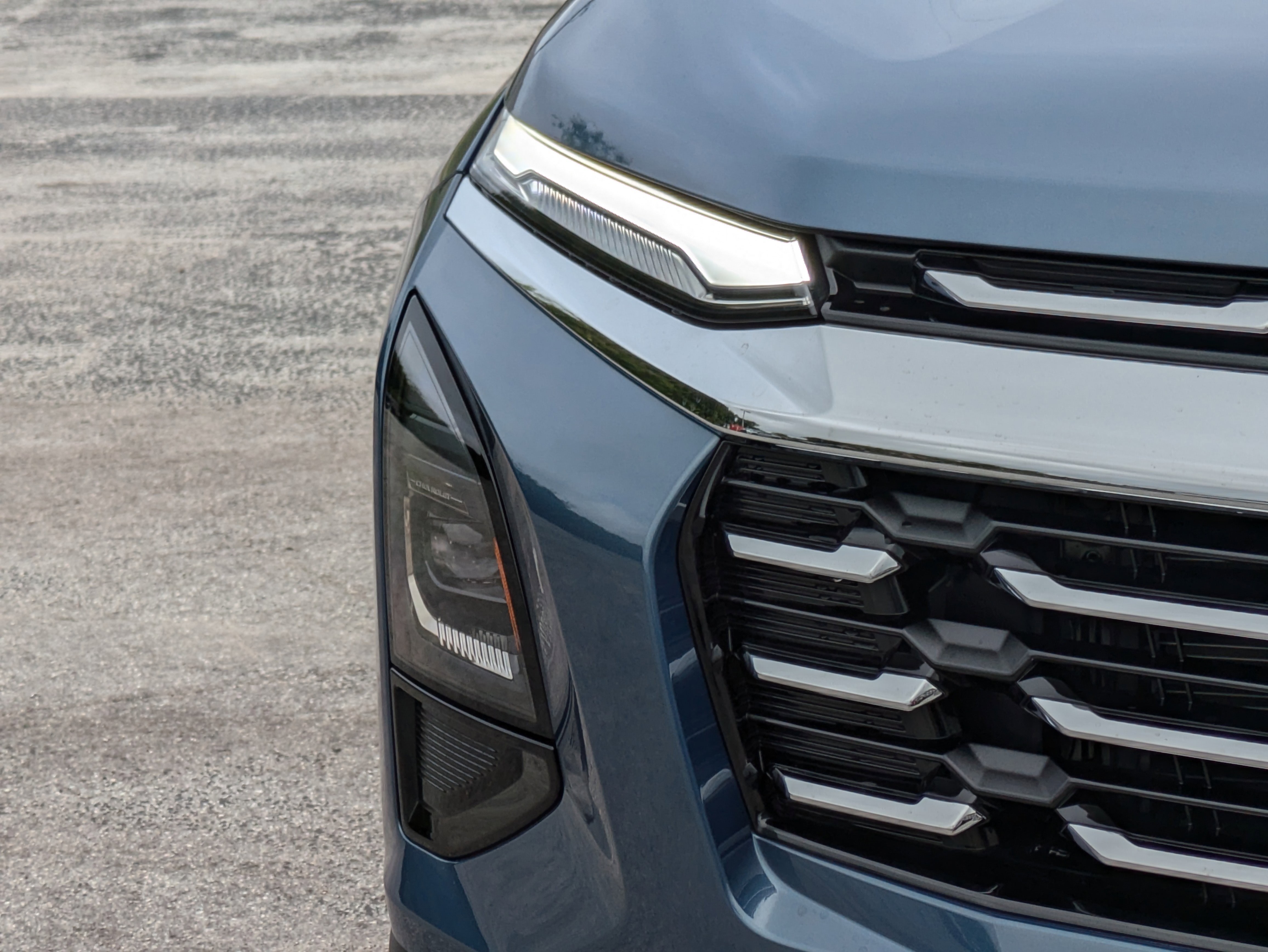 2026 Chevrolet Equinox LT photo 2