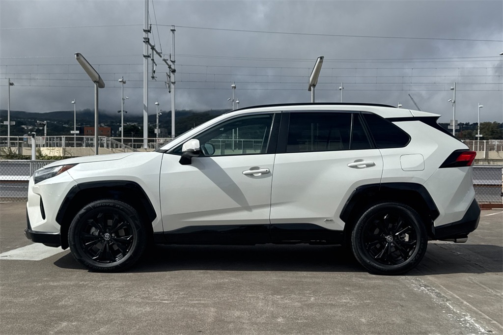 2022 Toyota RAV4 Hybrid SE photo 7
