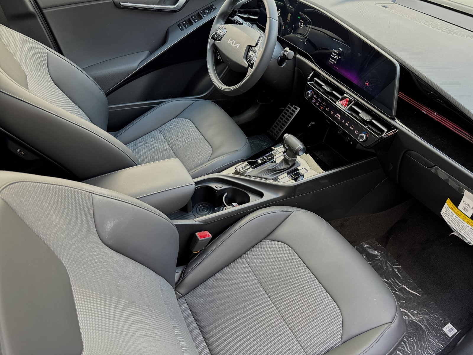 2024 Kia Niro EX Touring photo 16