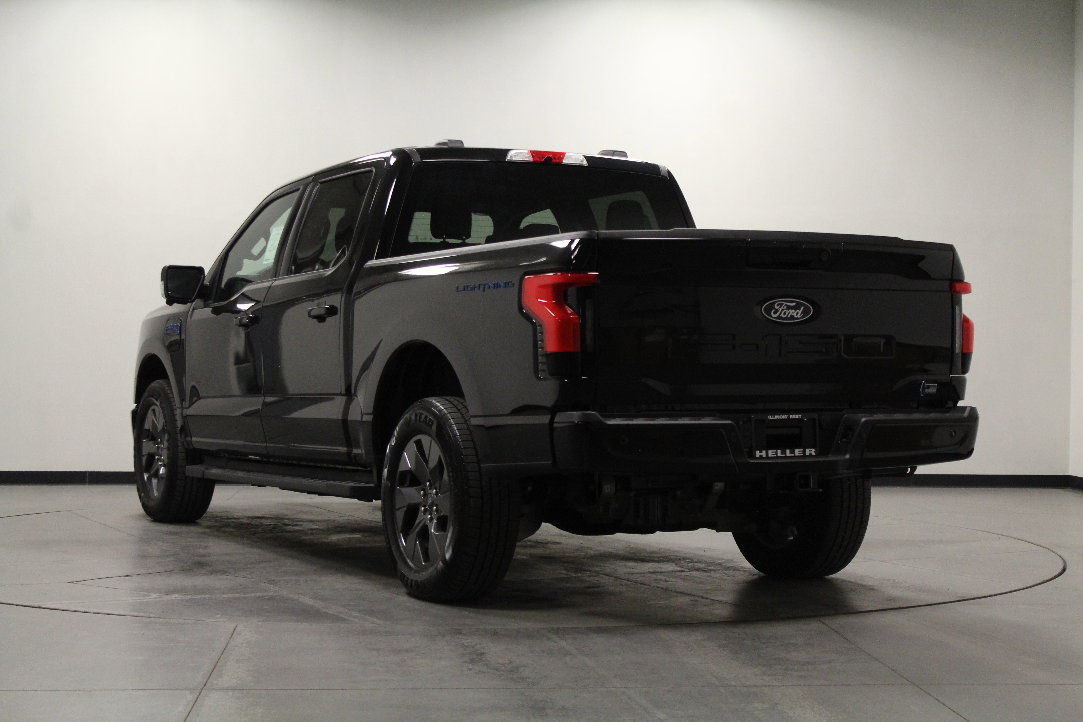 2025 Ford F-150 Lightning photo 4