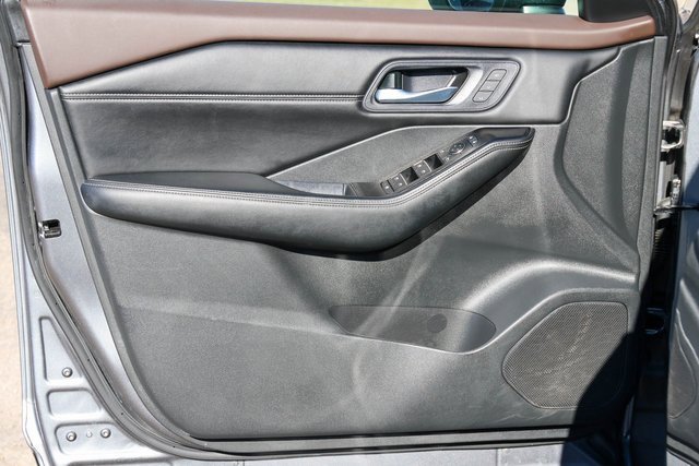 Used 2023 Gray Nissan SL image 12