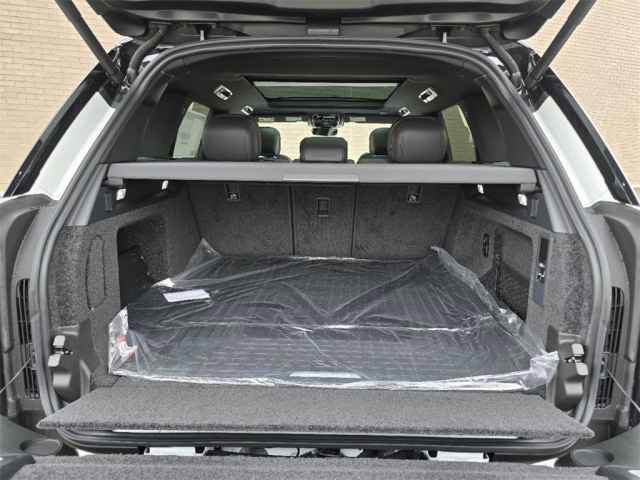 2025 Land Rover Range Rover SE photo 8