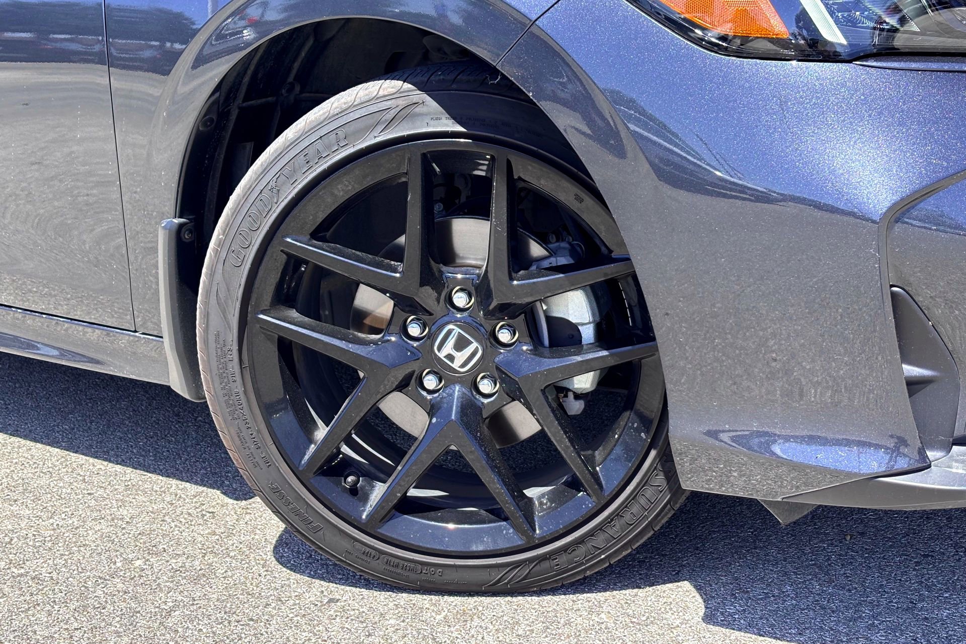 2025 Honda Civic Sport photo 2
