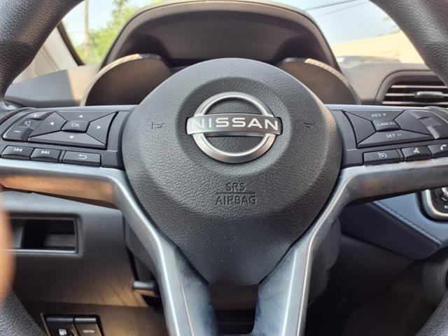 2023 Nissan Versa SV photo 15