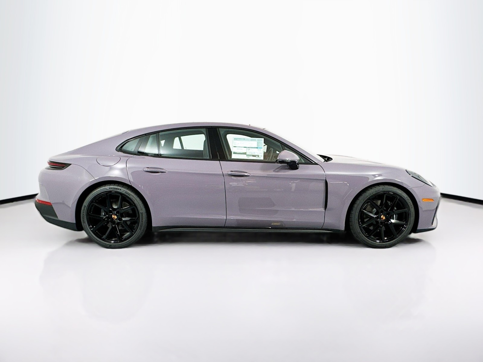 2025 Porsche Panamera photo 6