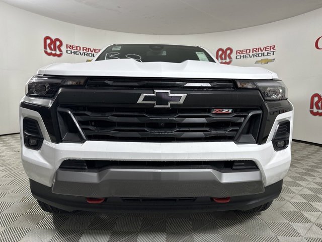 2025 Chevrolet Colorado Z71 photo 2