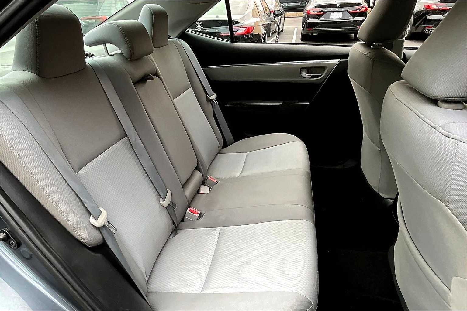 2016 Toyota Corolla LE photo 16