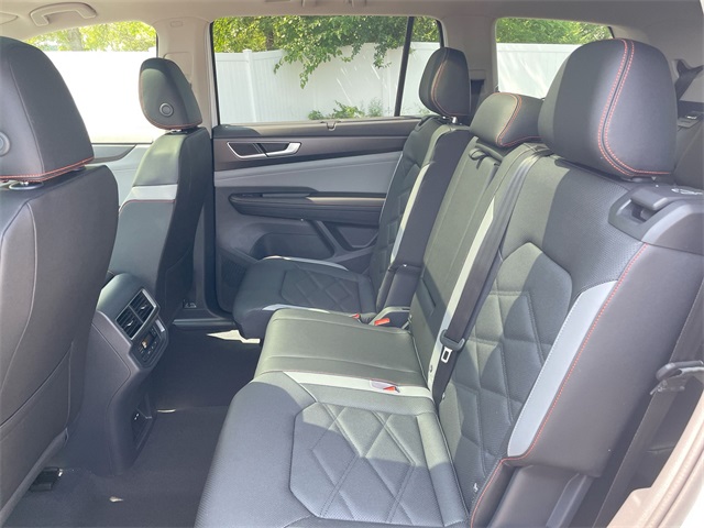 2025 Volkswagen Atlas Peak Edition SE Technology photo 26
