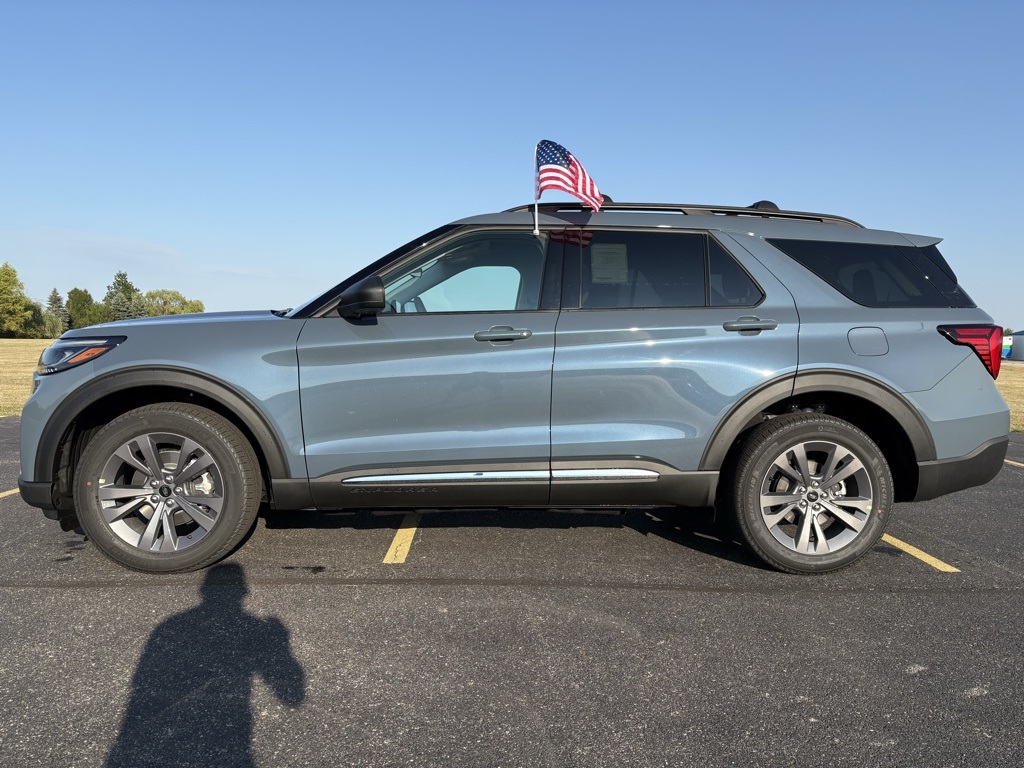 2025 Ford Explorer photo 7