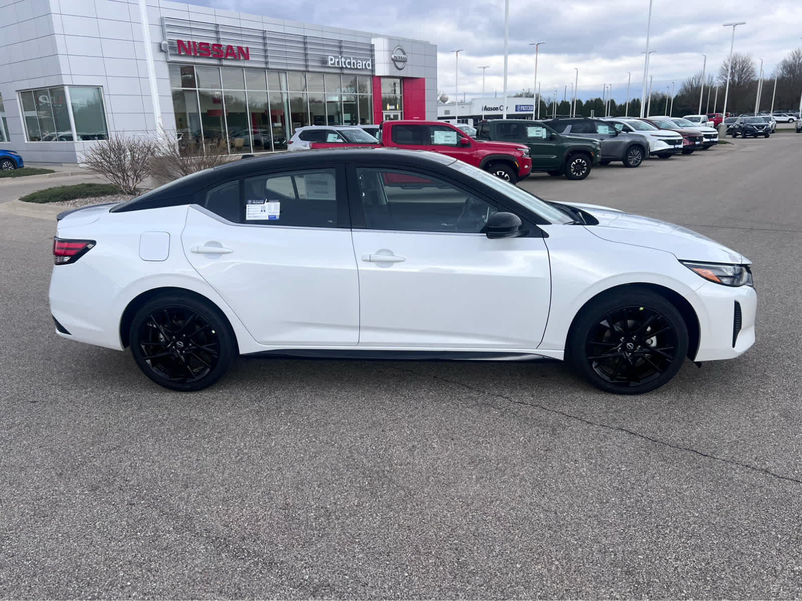 2025 Nissan Sentra SR photo 3