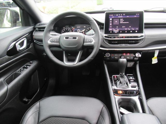 2024 Jeep Compass Latitude photo 12