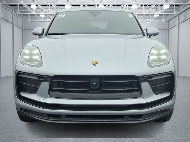 2024 Porsche Macan Base photo 2