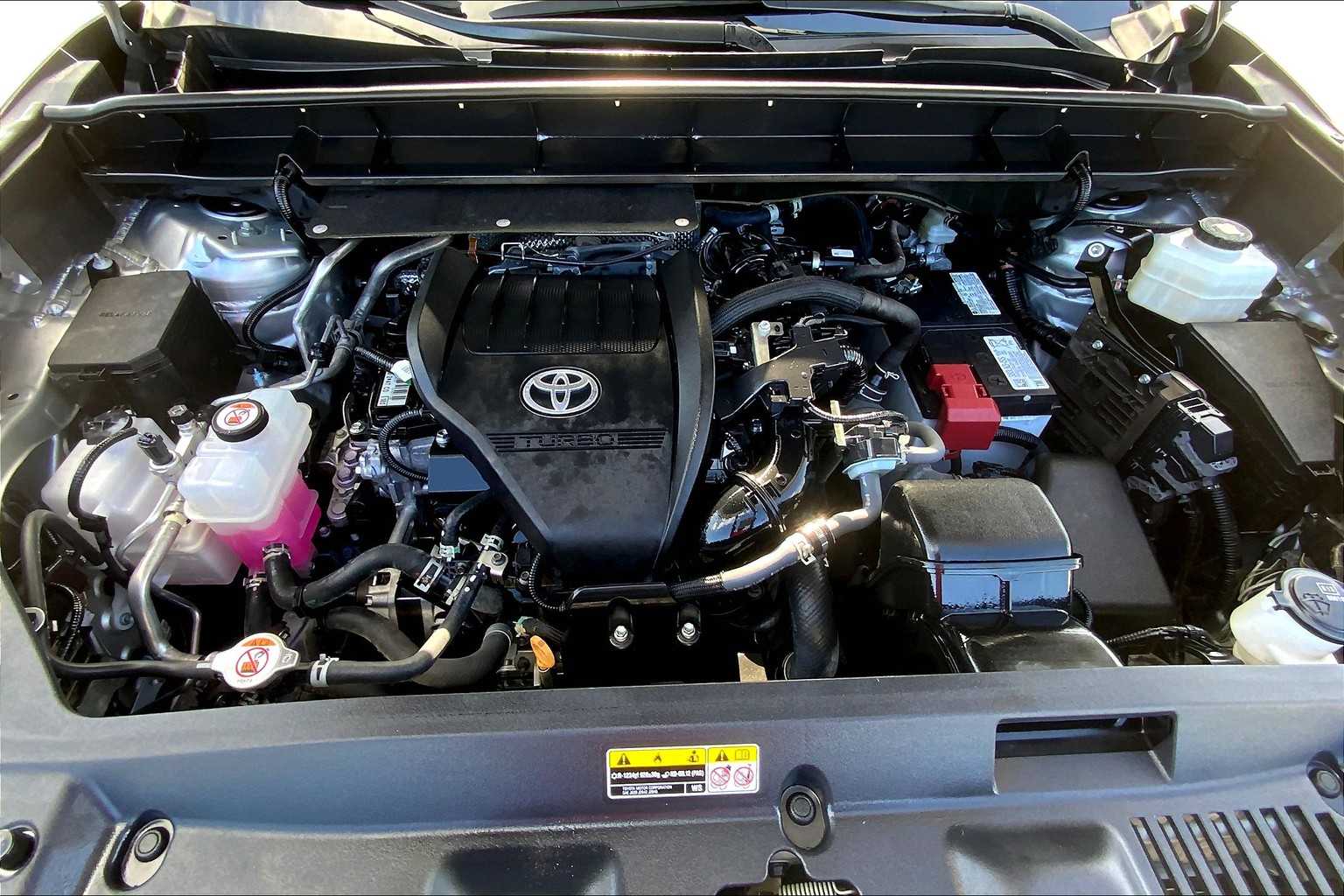 2024 Toyota Highlander LE photo 29