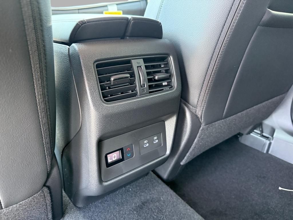 2025 Nissan Rogue SL photo 22