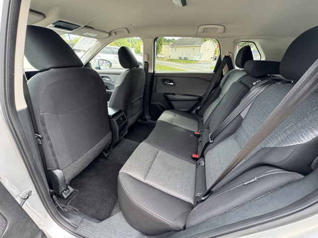 2023 Nissan Rogue SV photo 16