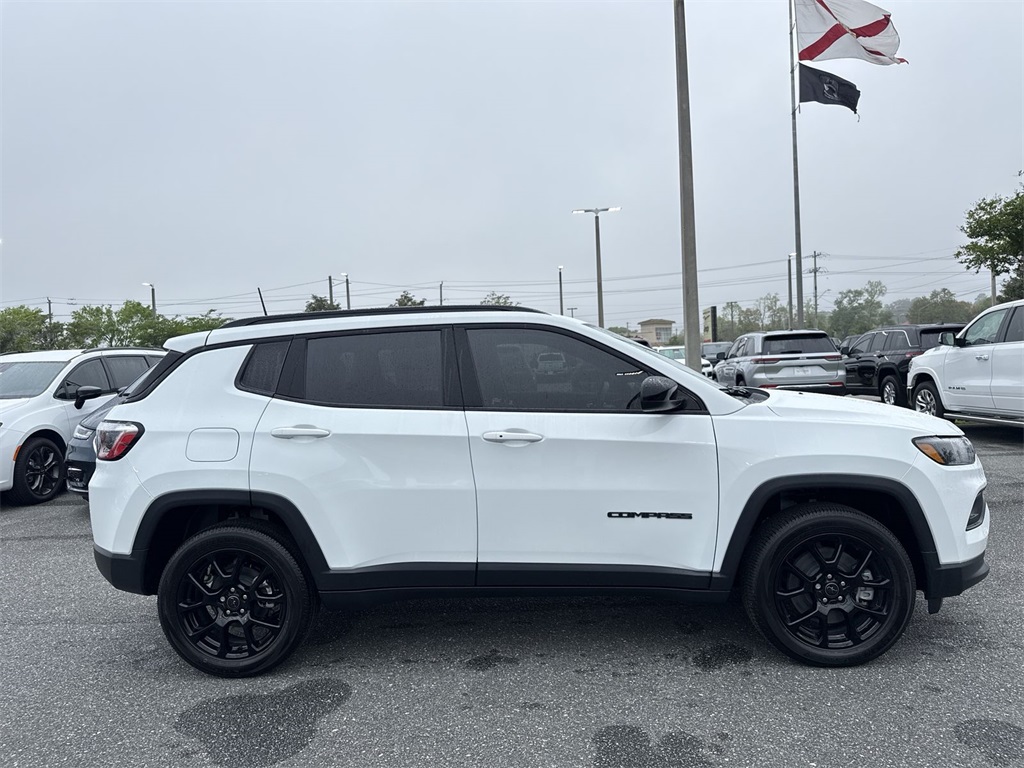 2025 Jeep Compass Latitude photo 2