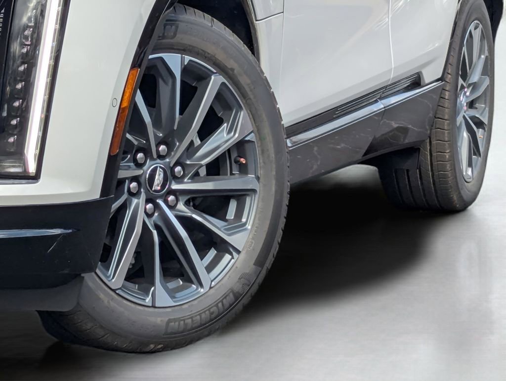 2025 Cadillac Lyriq Sport photo 2