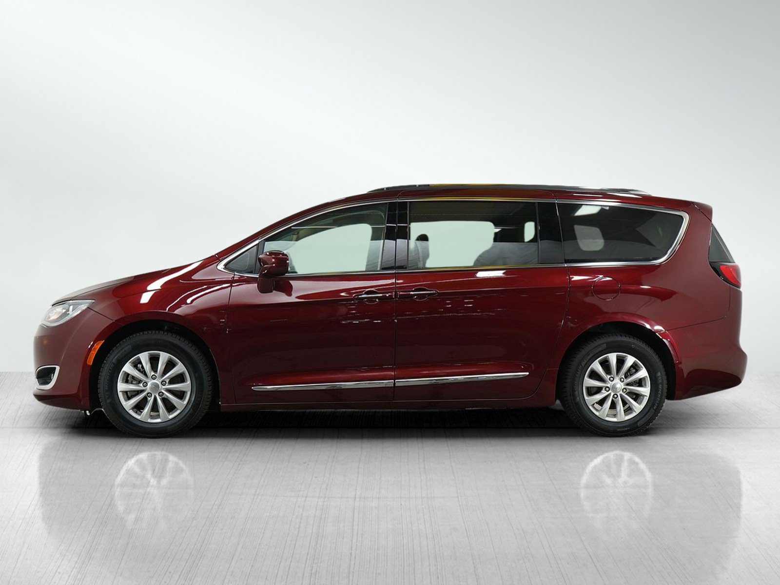 Used 2018 Chrysler Pacifica Touring L with VIN 2C4RC1BG3JR211182 for sale in Hopkins, Minnesota