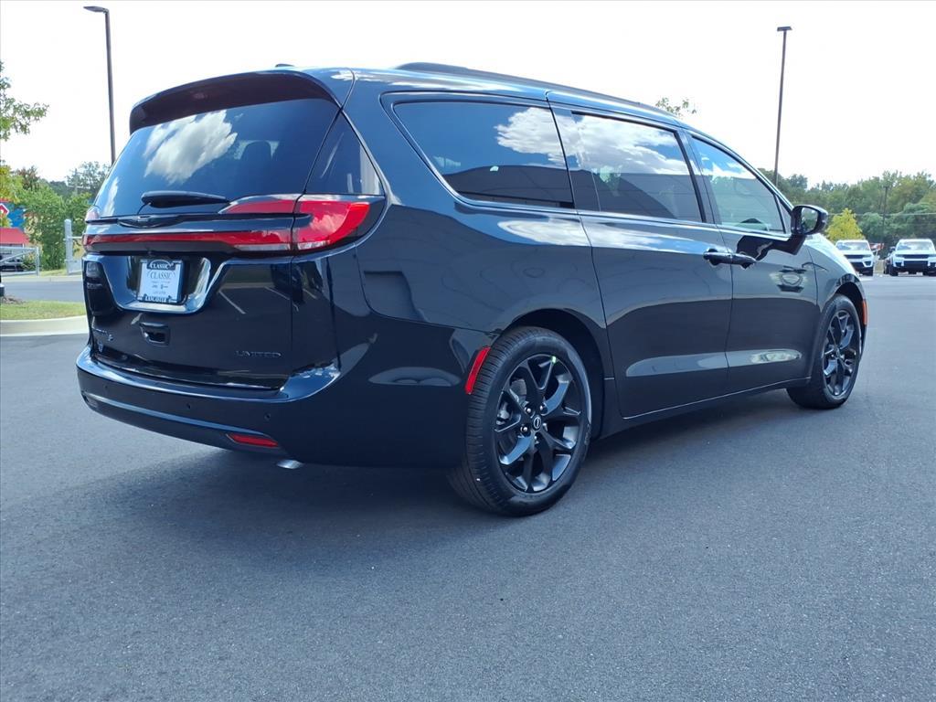 2026 Chrysler Pacifica Limited photo 20