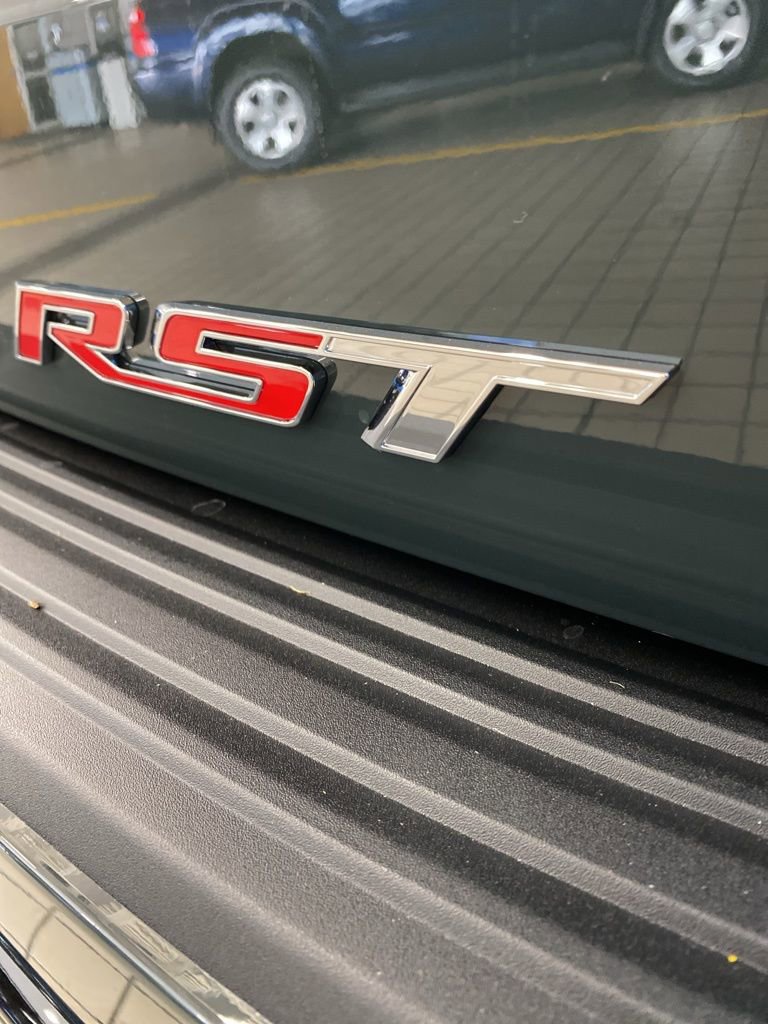 2025 Chevrolet Suburban RST photo 27