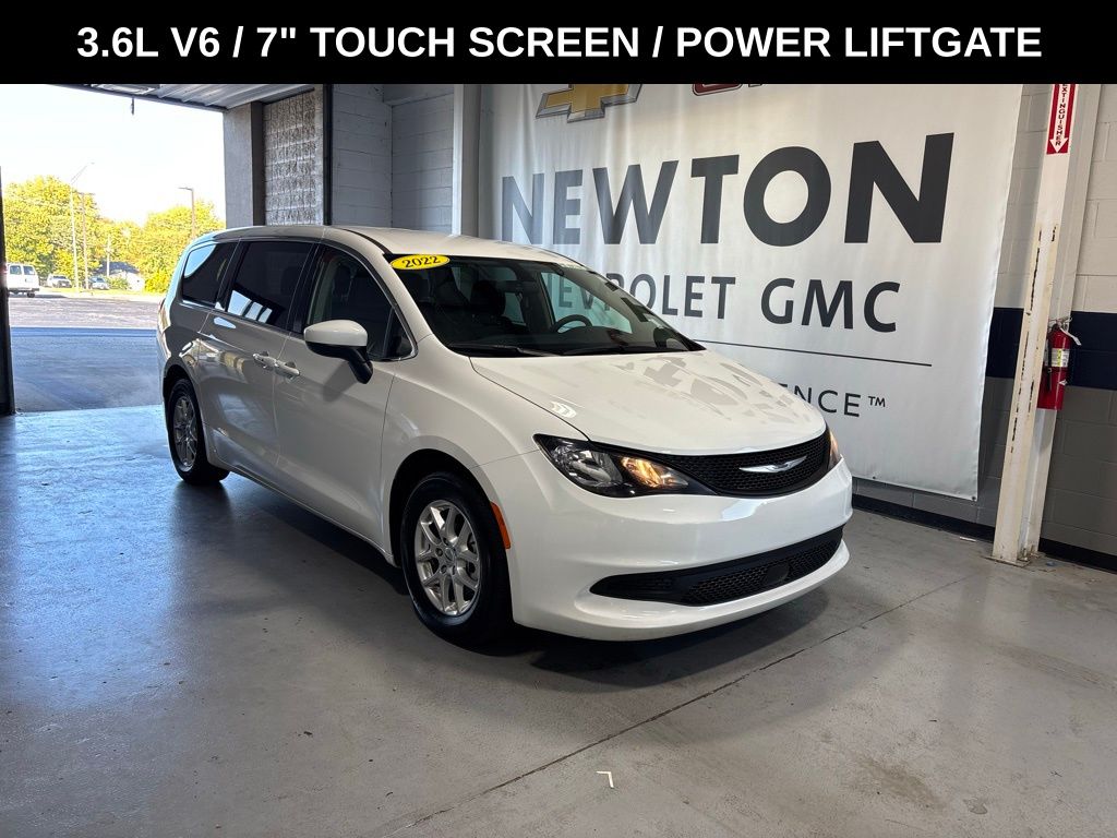 Pre-Owned 2022 Chrysler Voyager LX's photo