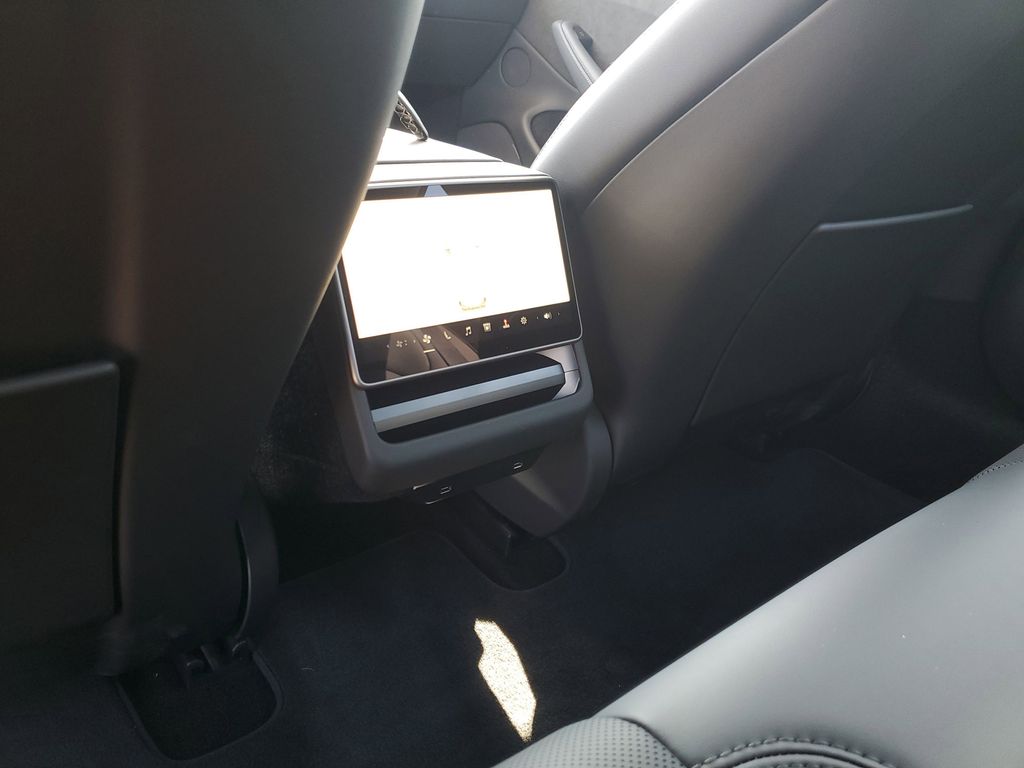 2025 Tesla Model 3 Long Range photo 11