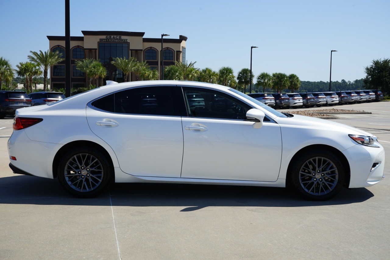 2017 Lexus ES 350 photo 4