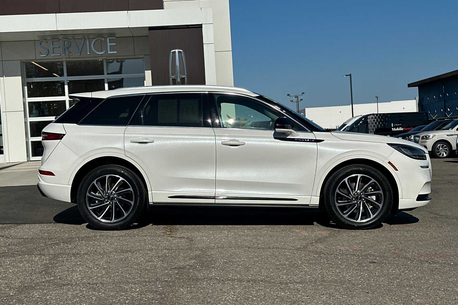 2022 Lincoln Corsair Grand Touring photo 2