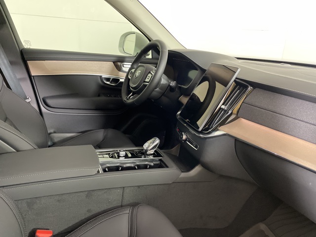2025 Volvo XC90 T8 AWD Plus photo 14