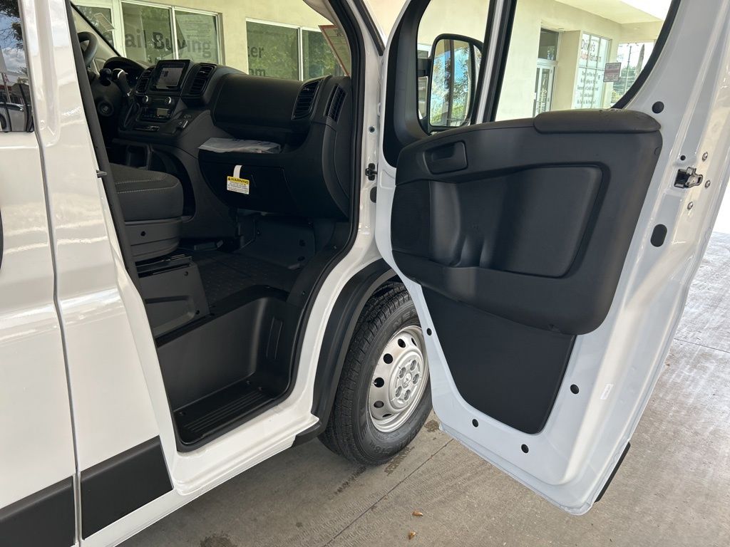 2023 Ram ProMaster 3500 Window Van photo 14