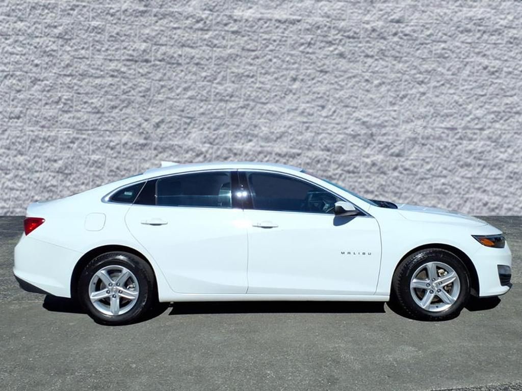 2023 Chevrolet Malibu 1LT photo 2