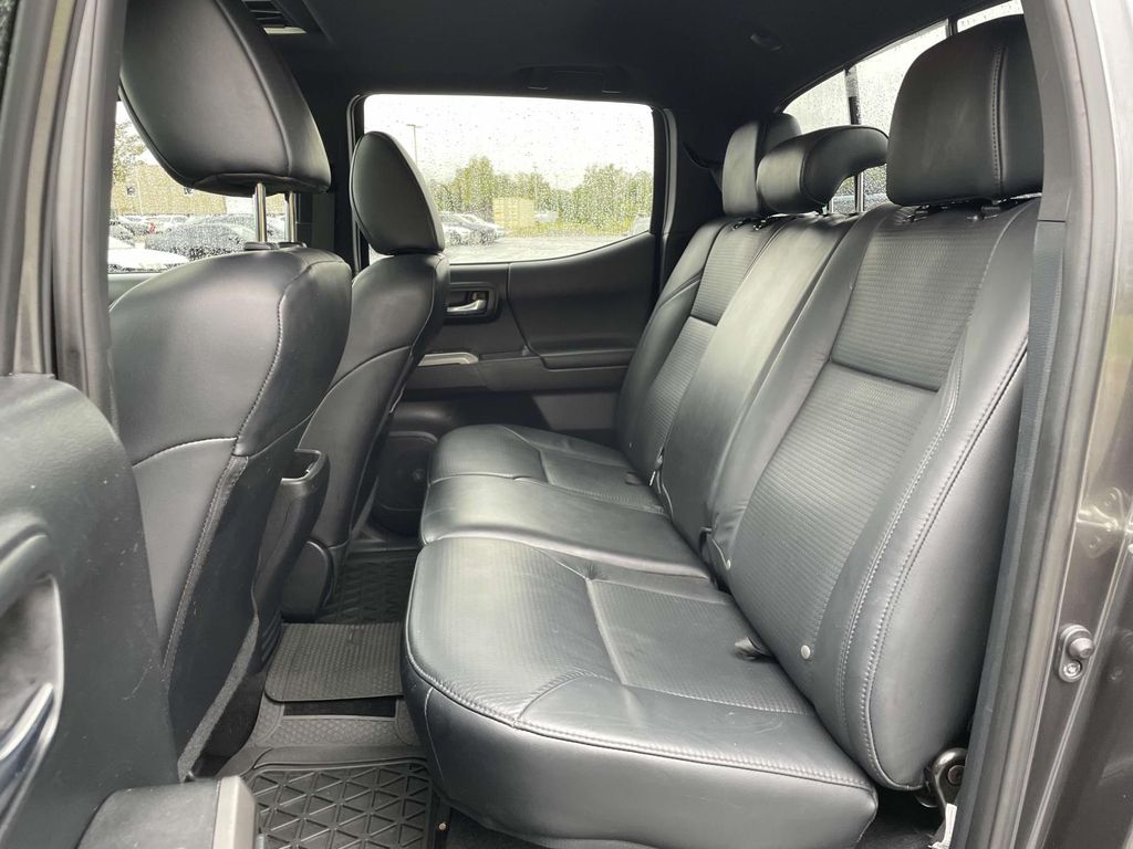 2018 Toyota Tacoma Limited photo 3