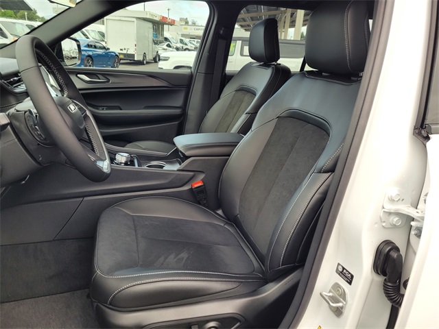 2025 Jeep Grand Cherokee Laredo Altitude photo 9