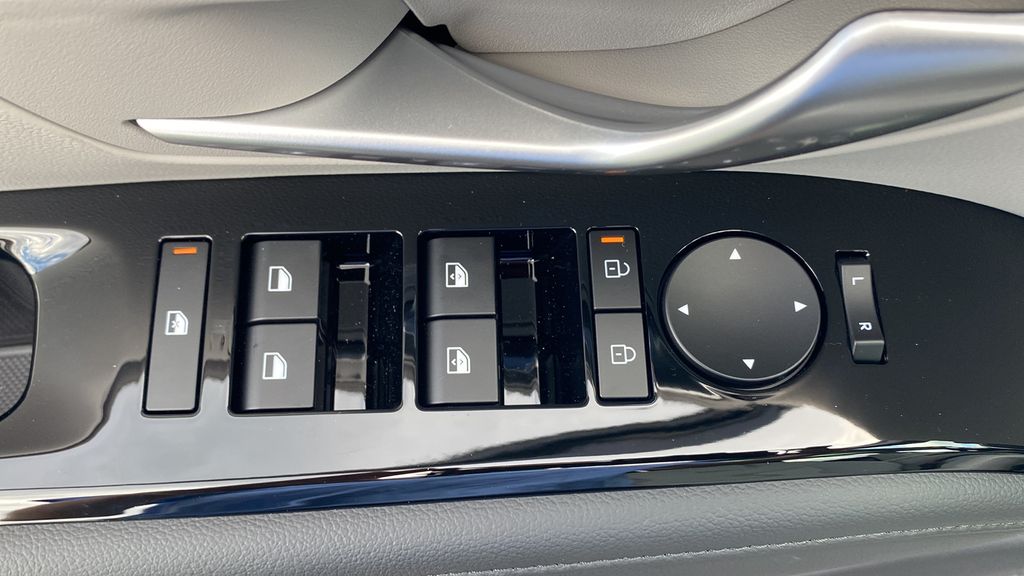 2025 Hyundai Tucson Hybrid Limited photo 11