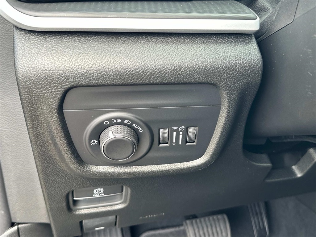 2025 Jeep Grand Cherokee Laredo photo 8