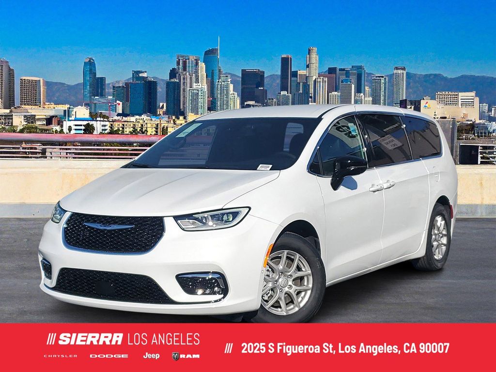 2026 Chrysler Pacifica Select's photo