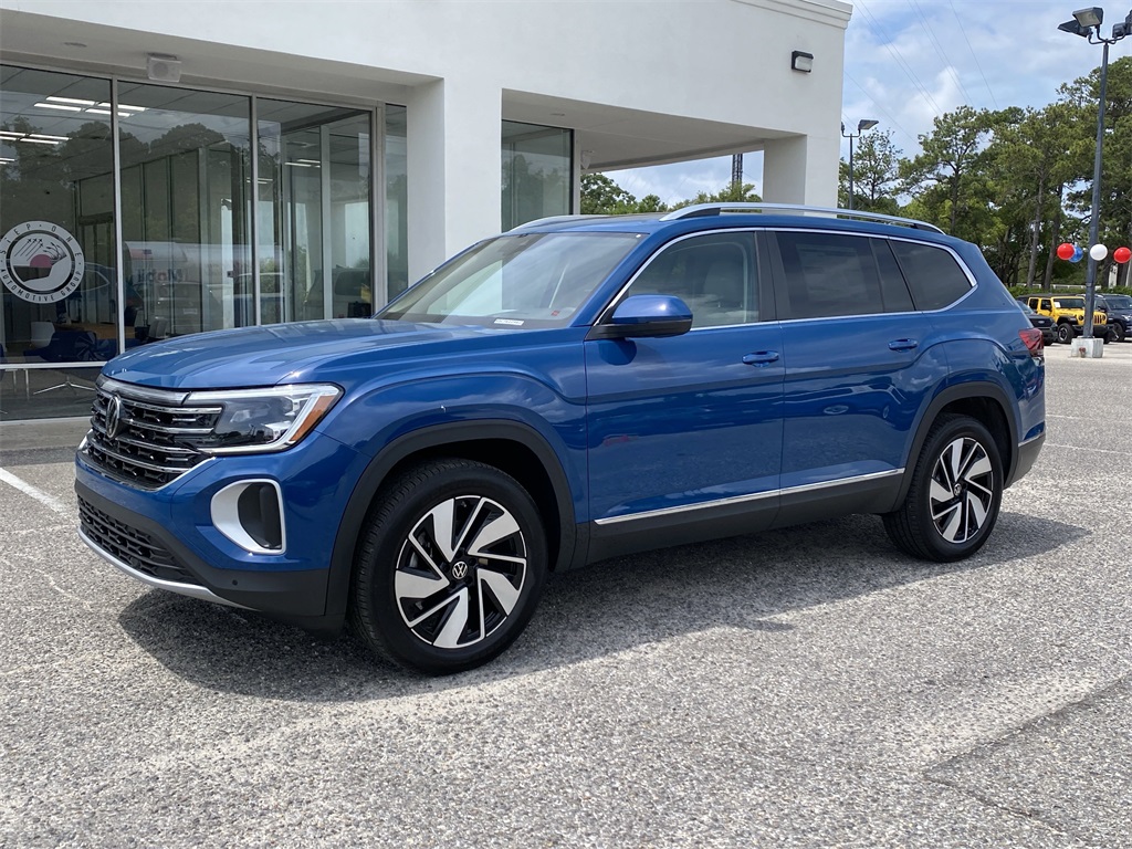 2025 Volkswagen Atlas SEL photo 3