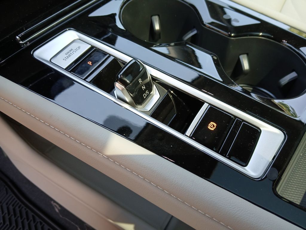 2025 Volkswagen Atlas SE Technology photo 20