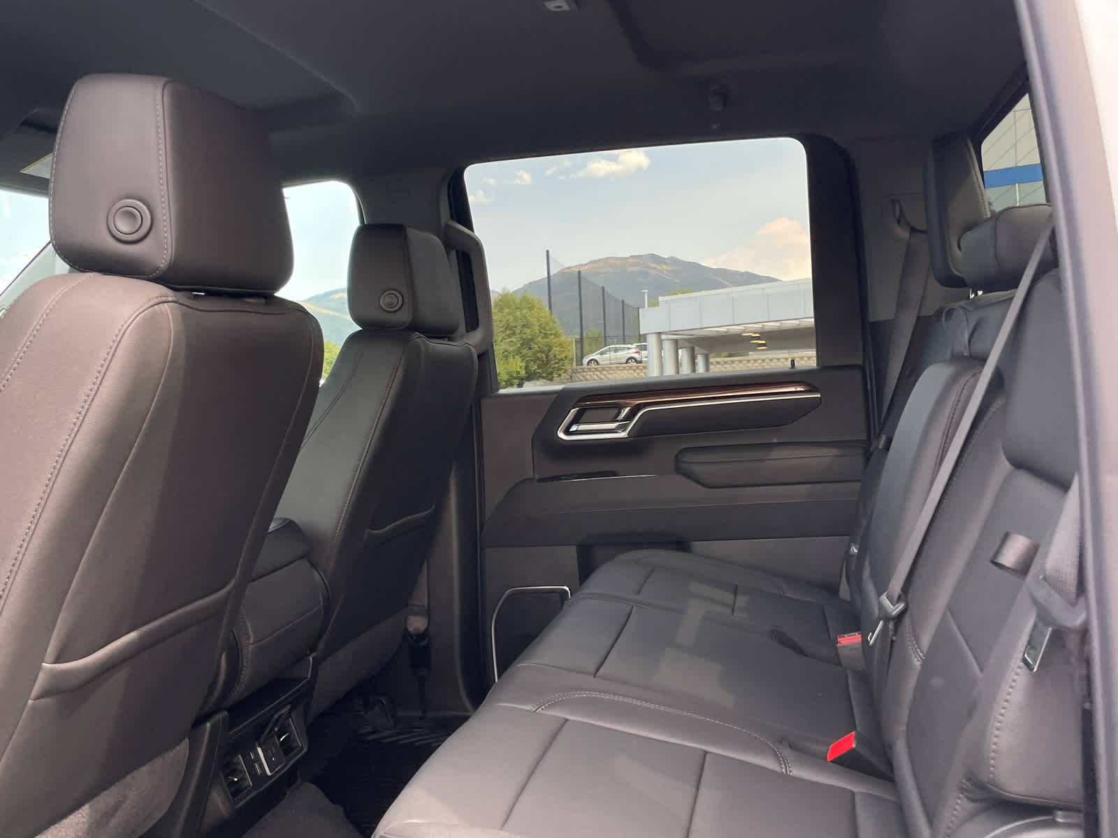 2025 Chevrolet Silverado 3500HD LT photo 19