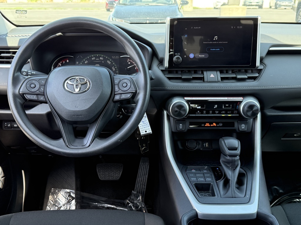 2025 Toyota RAV4 LE photo 31