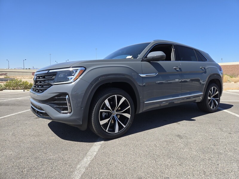 2025 Volkswagen Atlas Cross Sport SEL Premium R-Line photo 2