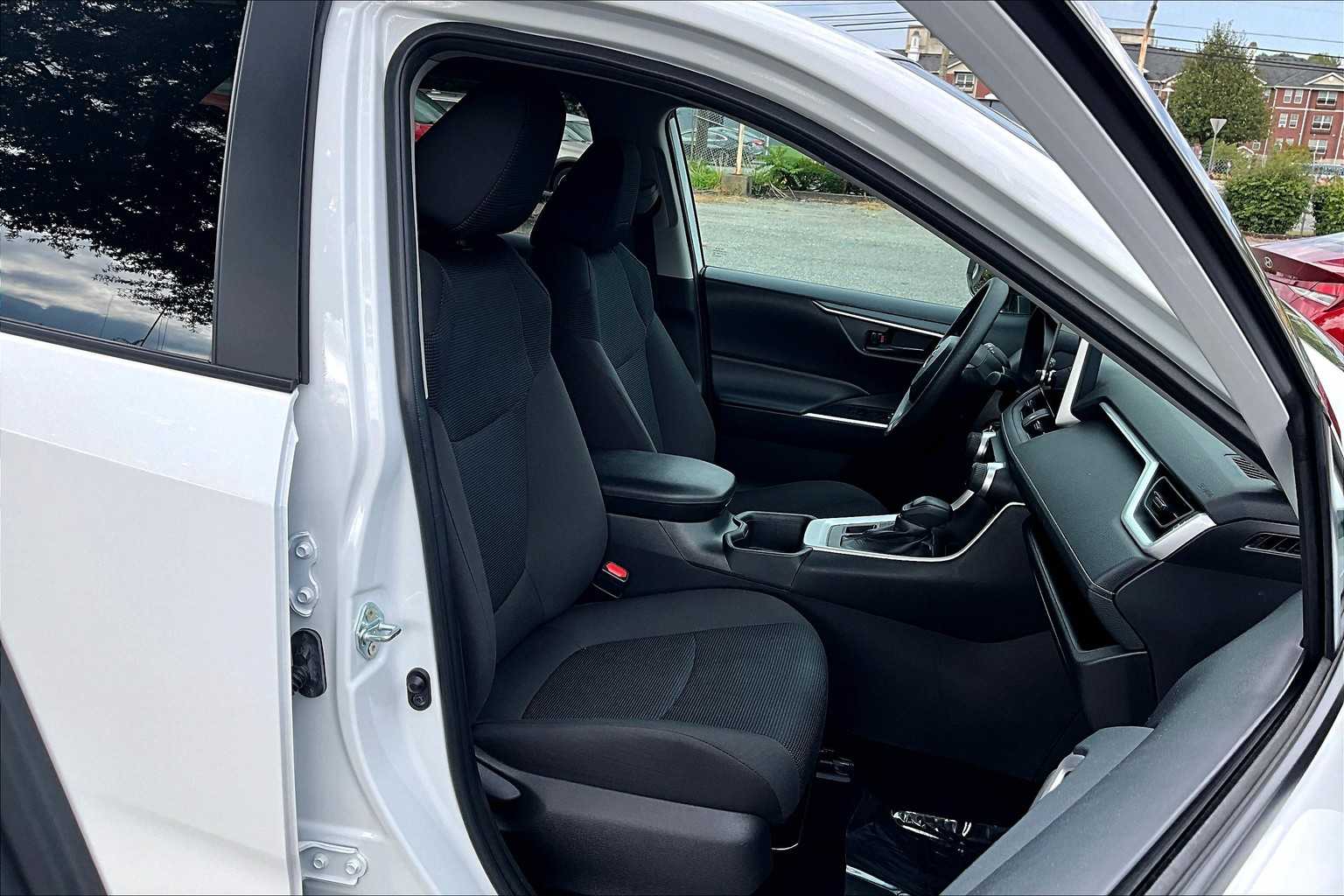 2024 Toyota RAV4 LE photo 2