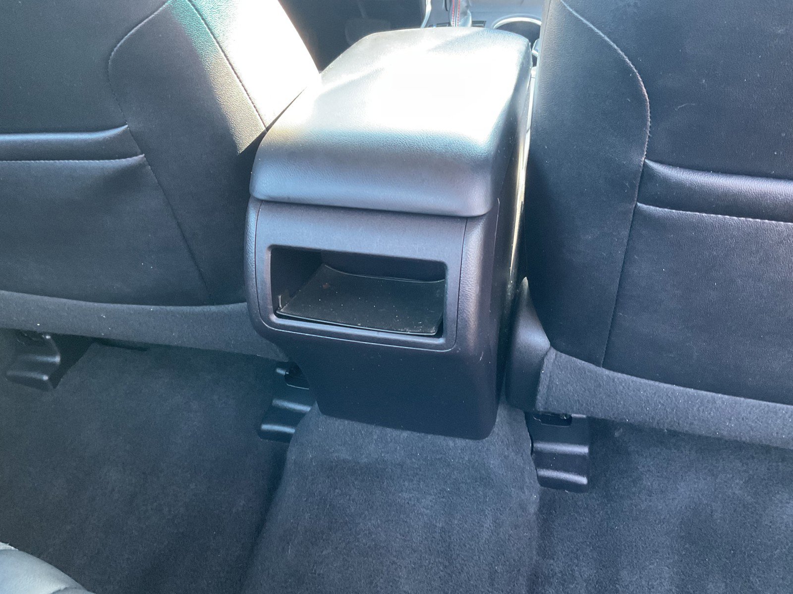 2016 Toyota Camry SE photo 18