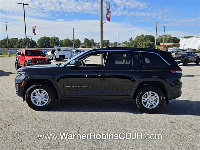 2025 Jeep Grand Cherokee Laredo photo 4