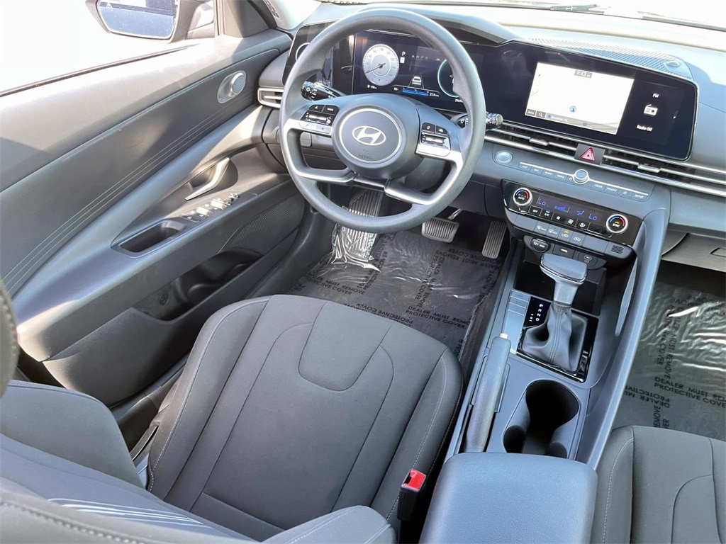2024 Hyundai Elantra SEL photo 25