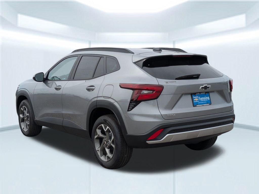 2025 Chevrolet Trax LT photo 3