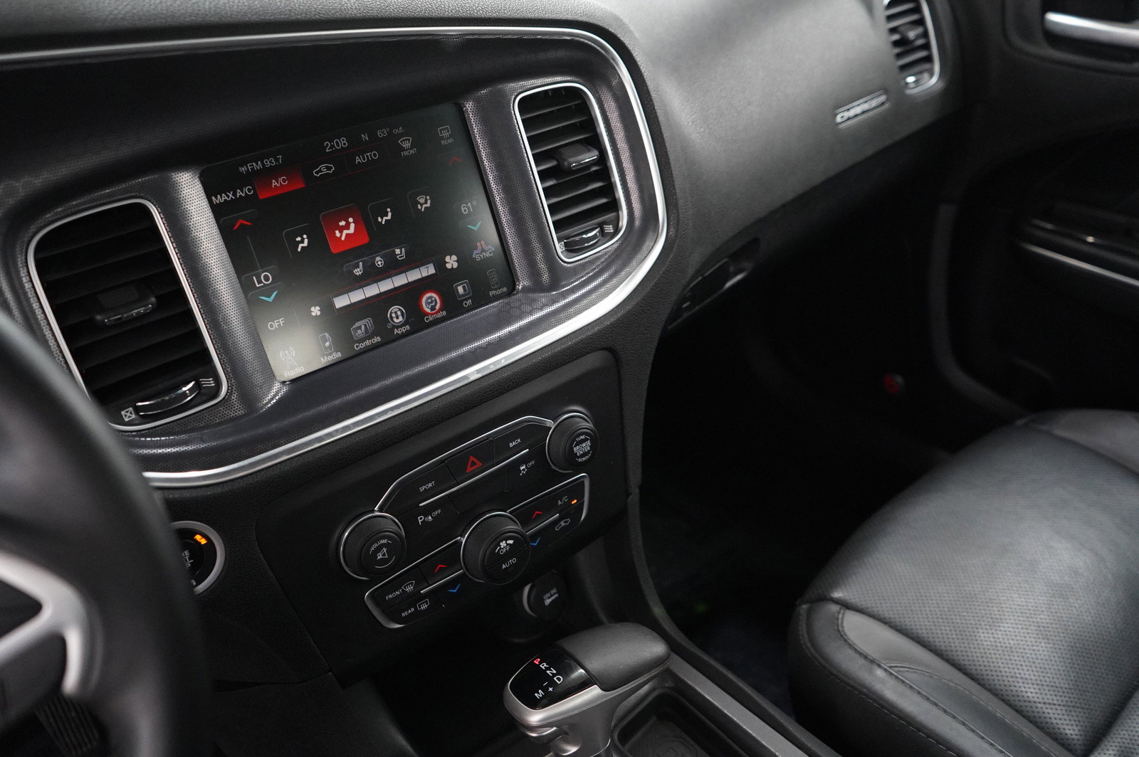 2016 Dodge Charger SXT photo 24